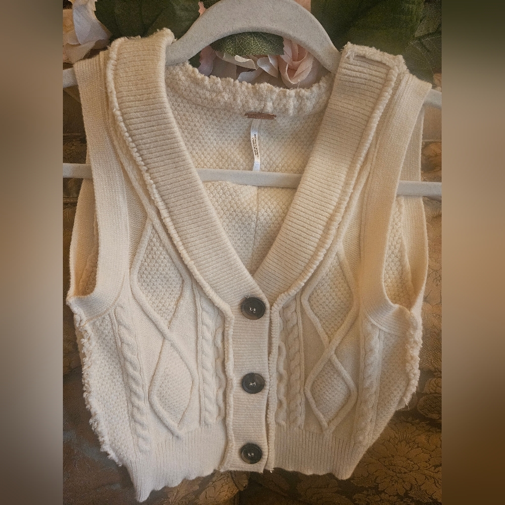 NWOT Free People Denson Cream Cable Cropped V-Neck Sweater Vest - Picture 10 of 16